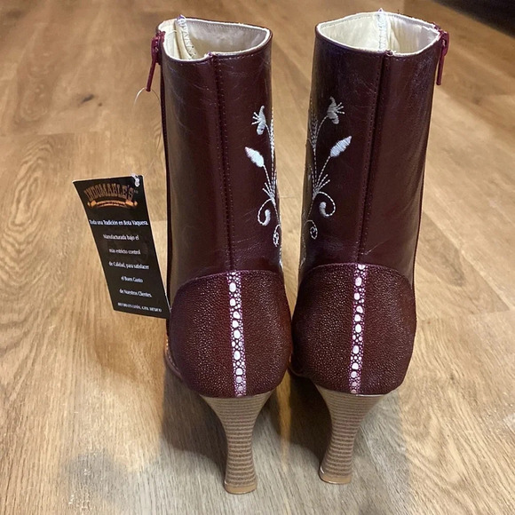 Indomables Women’s Leather Heeled Cowboy Boots size 7 stitched floral design - Picture 9 of 16